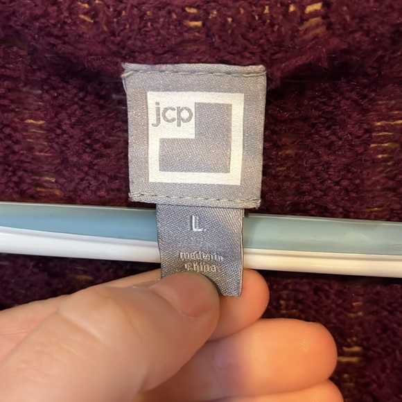 Plum colored sweater - Picture 2 of 3